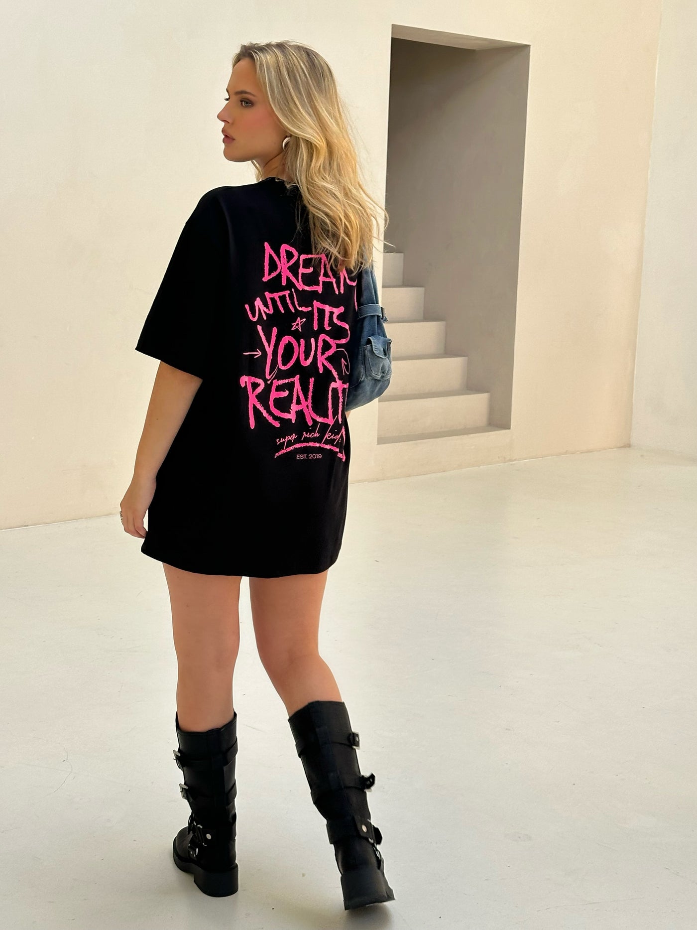 T-Shirt 'Dream' Zwart met roze