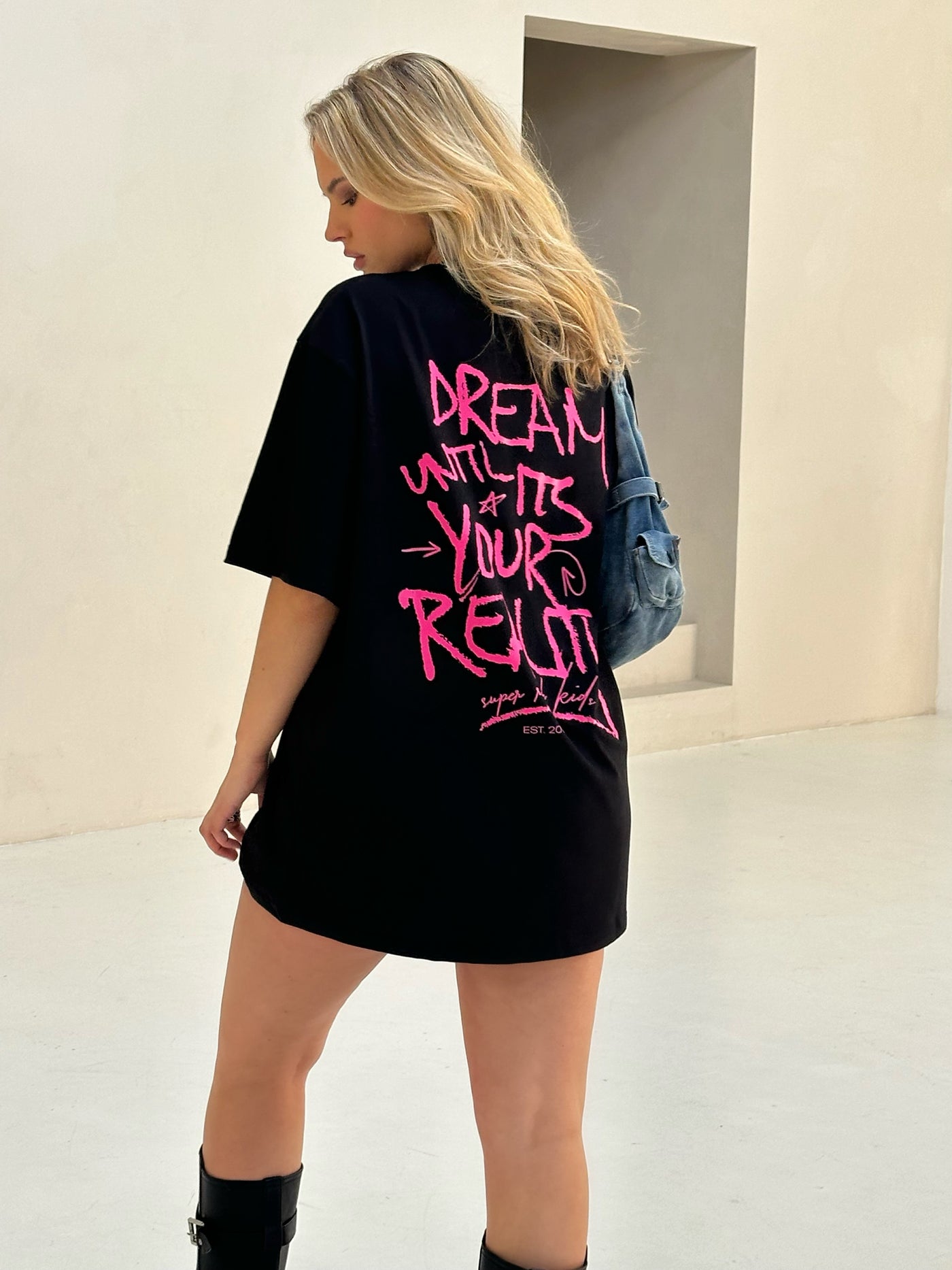 T-Shirt 'Dream' Zwart met roze