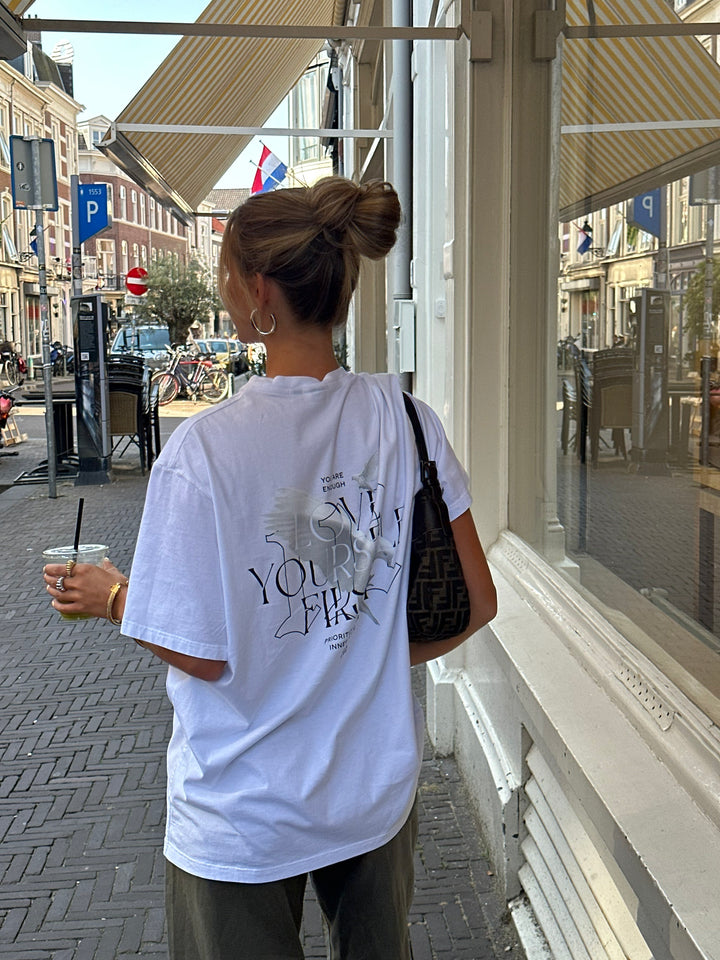 T-Shirt 'Love yourself' Wit