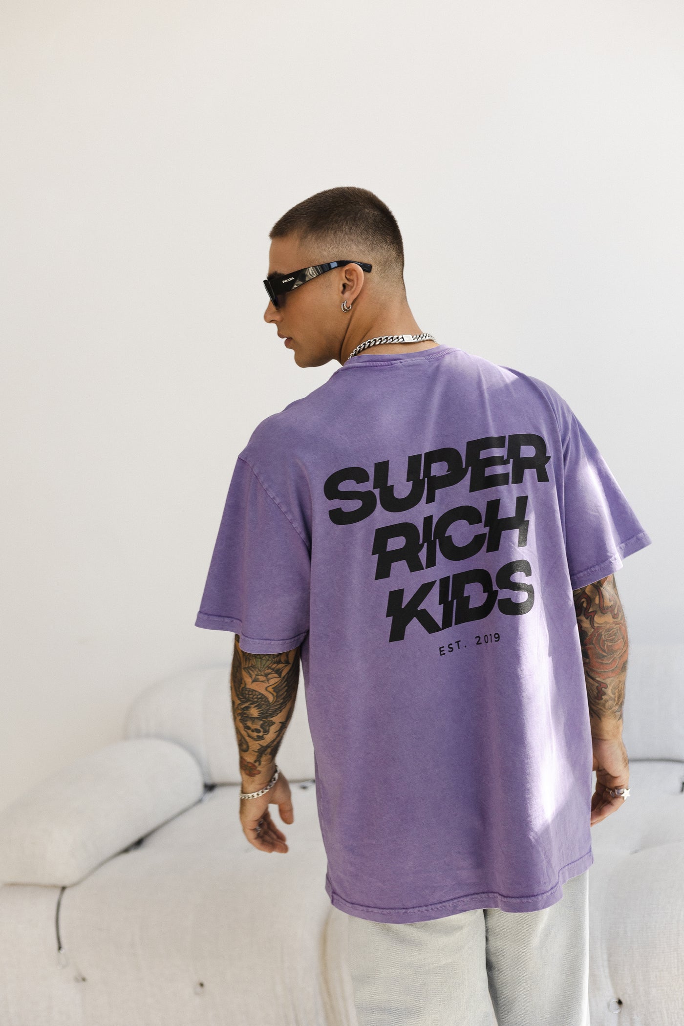 T-Shirt 'Super Rich Kids' Acid Wash Paars